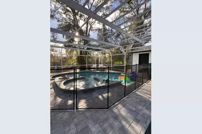 8240 Cypress Lake Drive, Sarasota, FL 34243 - Photo 10