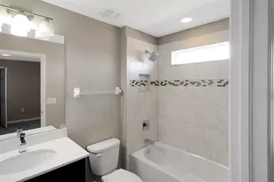 2914 Esmeralda Dr, Sarasota, FL 34243 - Photo 24
