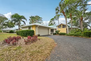 227 Southampton Dr, Venice, FL 34293 - Photo 2