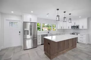 5528 Briarcliff Dr, Sarasota, FL 34232 - Photo 6