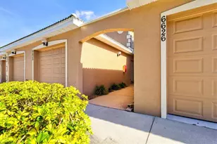 6626 7th Ave Cir W, Bradenton, FL 34209 - Photo 4