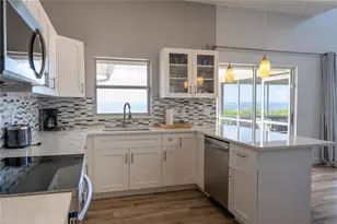 2424 Bay Dr, Bradenton, FL 34207 - Photo 8