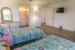 2424 Bay Dr, Bradenton, FL 34207 - Photo 14