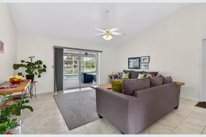 5836 Helen Way, Sarasota, FL 34243 - Photo 14