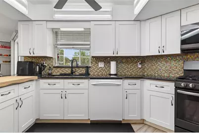 5836 Helen Way, Sarasota, FL 34243 - Photo 20