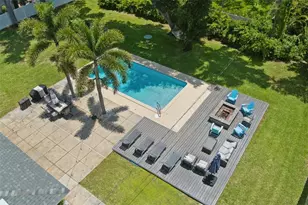 322 Suwanee Ave, Sarasota, FL 34243 - Photo 2