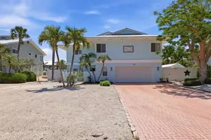 517 Kumquat Dr, Anna Maria, FL 34216 - Photo 2