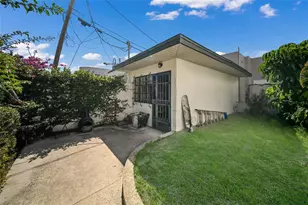 411 Burns Ct, Sarasota, FL 34236 - Photo 2
