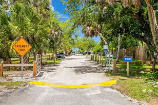 8824 Phyliss Ave, Sarasota, FL 34231 - Photo 40