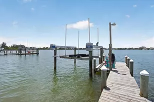 216 Sunrise Dr, Nokomis, FL 34275 - Photo 10
