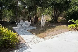 1451 Burning Tree St, Sarasota, FL 34234 - Photo 4