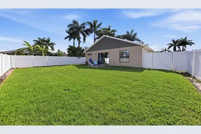 7106 35th Street E, Sarasota, FL 34243 - Photo 32