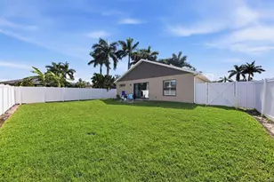 7106 35th St E, Sarasota, FL 34243 - Photo 32