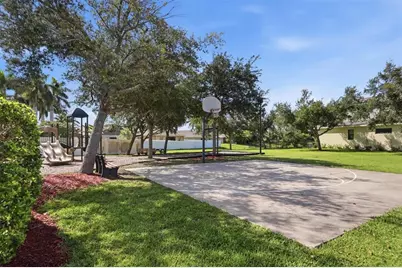7106 35th Street E, Sarasota, FL 34243 - Photo 34