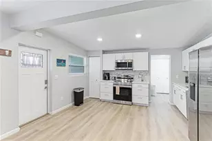 1023 Roberta St, Venice, FL 34285 - Photo 4