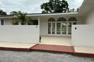 502 Magellan Dr, Sarasota, FL 34243 - Photo 1