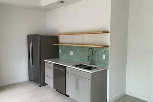 502 Magellan Dr, Sarasota, FL 34243 - Photo 6