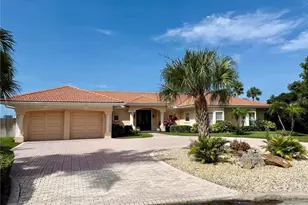376 W Royal Flamingo Dr, Sarasota, FL 34236 - Photo 2
