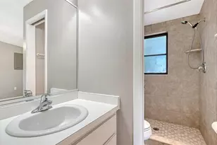 2706 White Sands Dr, Sarasota, FL 34231 - Photo 12