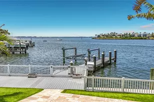 605 Key Royale Dr, Holmes Beach, FL 34217 - Photo 26