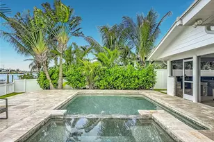 605 Key Royale Dr, Holmes Beach, FL 34217 - Photo 8