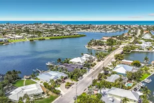 605 Key Royale Dr, Holmes Beach, FL 34217 - Photo 92