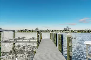 605 Key Royale Dr, Holmes Beach, FL 34217 - Photo 22