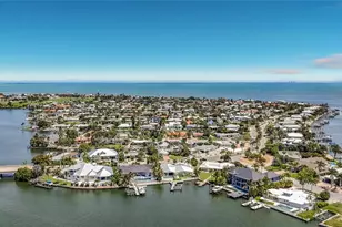605 Key Royale Dr, Holmes Beach, FL 34217 - Photo 92