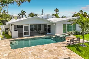 605 Key Royale Dr, Holmes Beach, FL 34217 - Photo 26