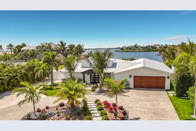 605 Key Royale Drive, Holmes Beach, FL 34217 - Photo 4