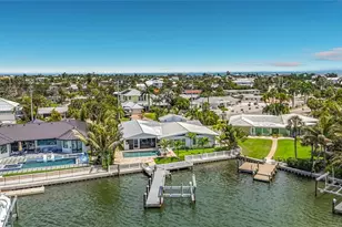 605 Key Royale Dr, Holmes Beach, FL 34217 - Photo 28