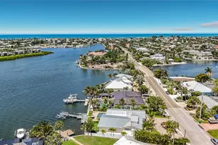 605 Key Royale Dr, Holmes Beach, FL 34217 - Photo 88