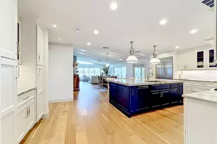 605 Key Royale Dr, Holmes Beach, FL 34217 - Photo 40