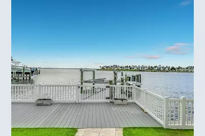 605 Key Royale Drive, Holmes Beach, FL 34217 - Photo 18