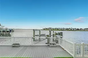 605 Key Royale Dr, Holmes Beach, FL 34217 - Photo 18