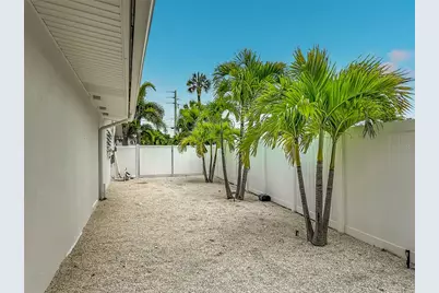 605 Key Royale Drive, Bradenton Beach, FL 34217 - Photo 14