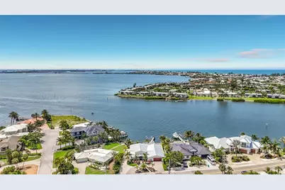 605 Key Royale Drive, Holmes Beach, FL 34217 - Photo 98
