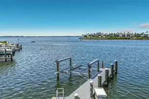 605 Key Royale Dr, Holmes Beach, FL 34217 - Photo 28