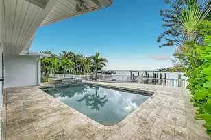 605 Key Royale Dr, Holmes Beach, FL 34217 - Photo 12