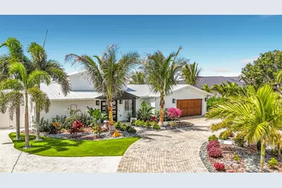 605 Key Royale Drive, Holmes Beach, FL 34217 - Photo 4