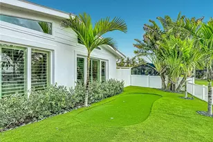 605 Key Royale Dr, Holmes Beach, FL 34217 - Photo 14