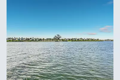 605 Key Royale Drive, Holmes Beach, FL 34217 - Photo 24
