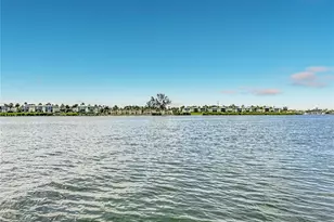 605 Key Royale Dr, Holmes Beach, FL 34217 - Photo 24