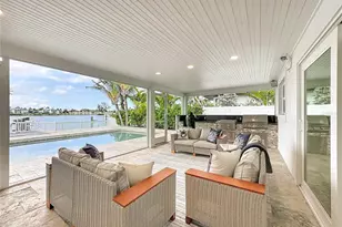 605 Key Royale Dr, Holmes Beach, FL 34217 - Photo 32