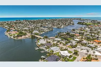 605 Key Royale Drive, Holmes Beach, FL 34217 - Photo 36