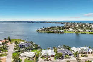 605 Key Royale Dr, Holmes Beach, FL 34217 - Photo 94
