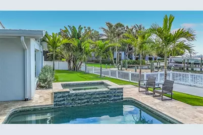 605 Key Royale Drive, Holmes Beach, FL 34217 - Photo 12