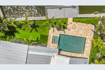 605 Key Royale Drive, Holmes Beach, FL 34217 - Photo 32