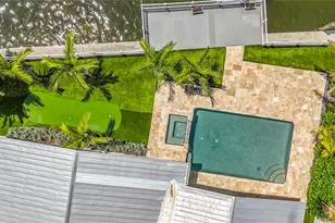 605 Key Royale Dr, Holmes Beach, FL 34217 - Photo 32