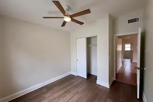 224 W Cornelius Cir, Sarasota, FL 34232 - Photo 18
